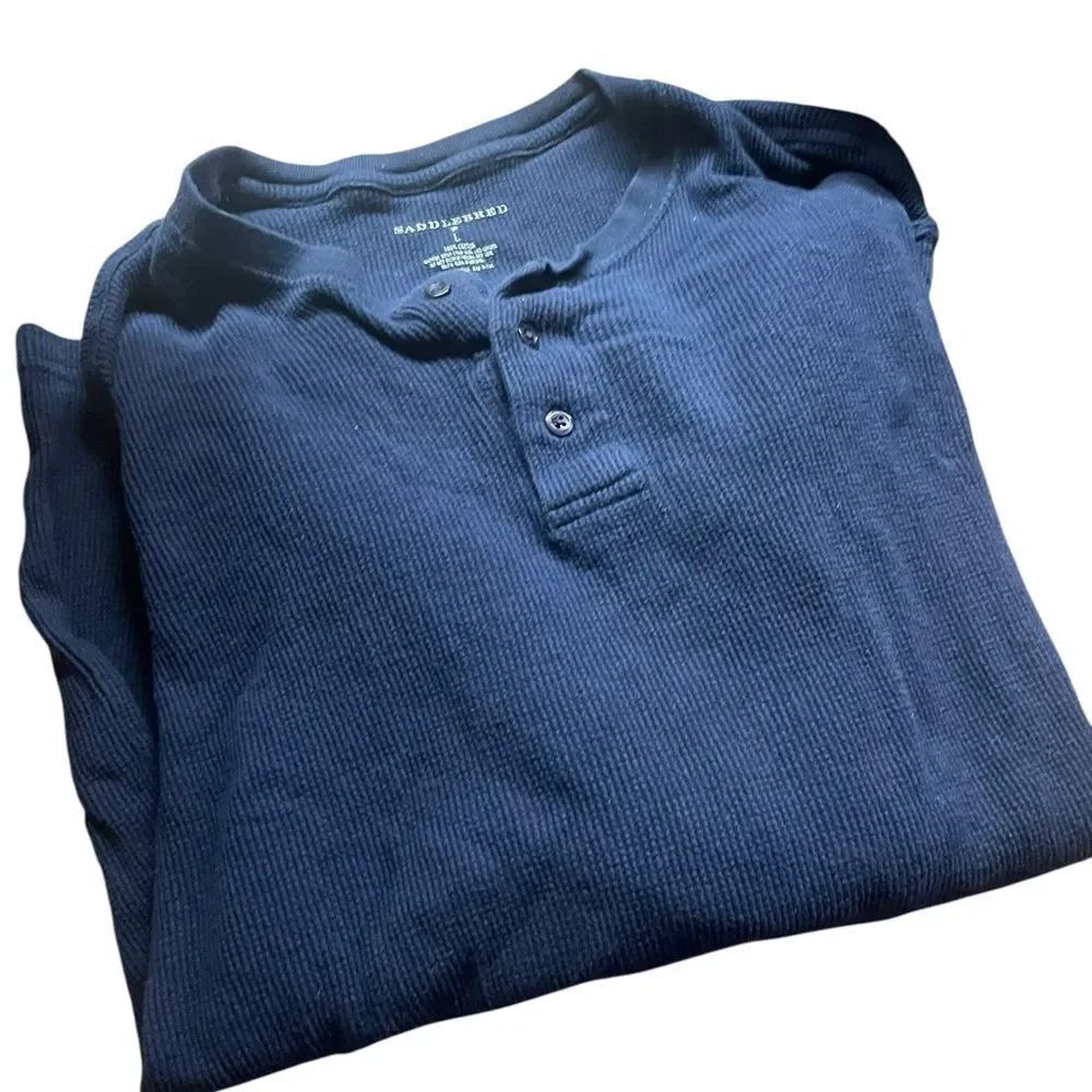 Saddlebred mens long sleeved ribbed shirt with button accents great condition L